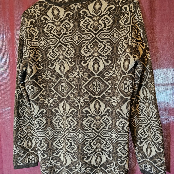 Cherry Lewis sweater - Picture 2 of 2